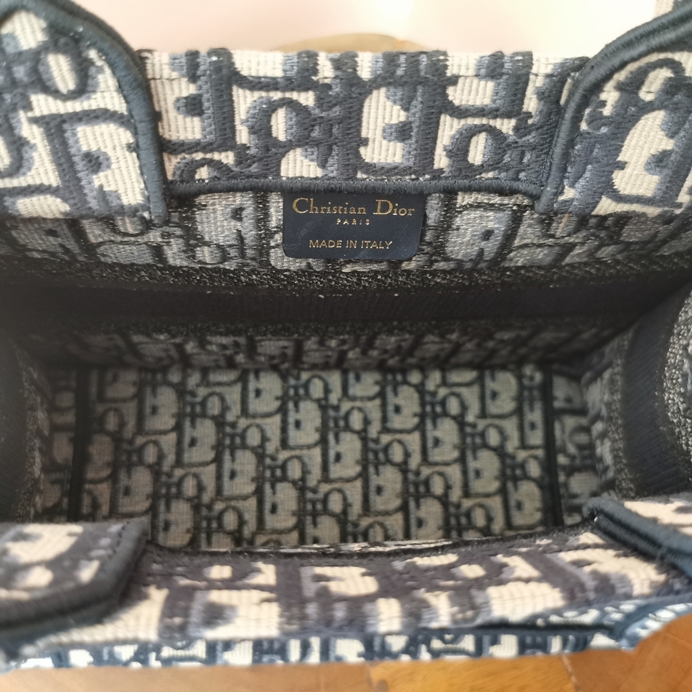 ❌SOLD❌ Dior Small Booktote - Picture 7 of 9